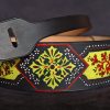 sangle guitare florale, cuir de vache pleine fleur à tannage végétal, l'âge du cuir, maroquinerie artisanale, Dordogne, France