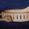 sangle guitare ou basse marron effet vieilli, tannage végétal, l'âge du cuir, maroquinerie artisanale éthique et responsable, Dordogne, France