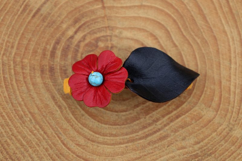 barrette fleur orange feuille rouge fond noir, cuir végétal, l'âge du cuir, maroquinerie artisanale, Dordogne, France