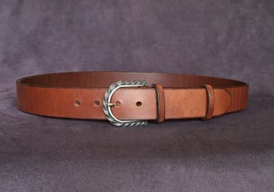ceinture cuir femme Torine 34C marron havane, tannage végétal, l'Âge du Cuir, maroquinerie artisanale éthique et responsable, fabrication française, Dordogne