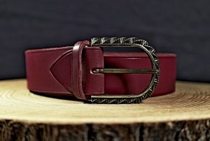 ceinture cuir femme qualité boucle fel couleur cherry, cuir à tannage végétal, l'âge du cuir, maroquinerie artisanale, Dordogne, France