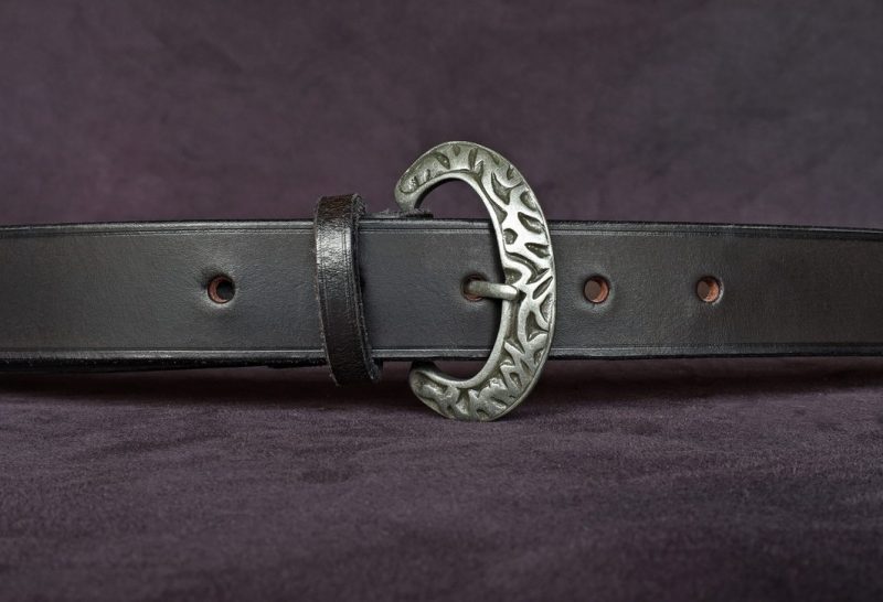 ceinture viking haut moyen-âge, cuir à tannage végétal, l'âge du cuir, maroquinerie artisanale, Dordogne, France