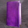 protege livre violet, tannage végétal, l'âge du cuir, maroquinerie artisanale éthique et responsable, Dordogne, France