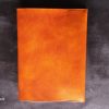 protège livre protege cahier marron clair, tannage végétal, l'Âge du Cuir, maroquinerie artisanale éthique et responsable française, Dordogne