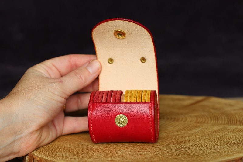 jeu de palet, cuir à tannage végétal, l'âge du cuir, maroquinerie artisanale, Dordogne, France