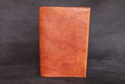 protège livre protege cahier marron moiré, tannage végétal, l'Âge du Cuir, maroquinerie artisanale éthique et responsable française, Dordogne
