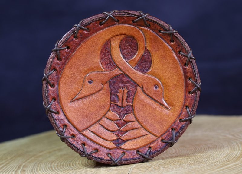 boite a bijoux cygnes, cuir de vache pleine fleur à tannage végétal, l'âge du cuir, maroquinerie artisanale, Dordogne, France