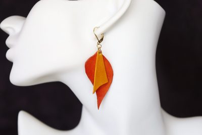 boucles d oreilles asymétriques jaune et orange 2, tannage végétal, l'âge du cuir; maroquinerie artisanale éthique et responsable, dordogne, france