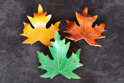 grande barrette cheveux feuille, cuir à tannage végétal, peau éthique, l'âge du cuir, maroquinerie artisanale et responsable, Dordogne, France