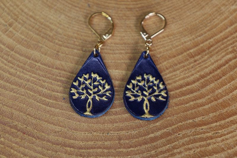 boucle d oreille arbre de vie bleu et or, l'âge du cuir, maroquinerie artisanale éthique et responsable, dordogne, france
