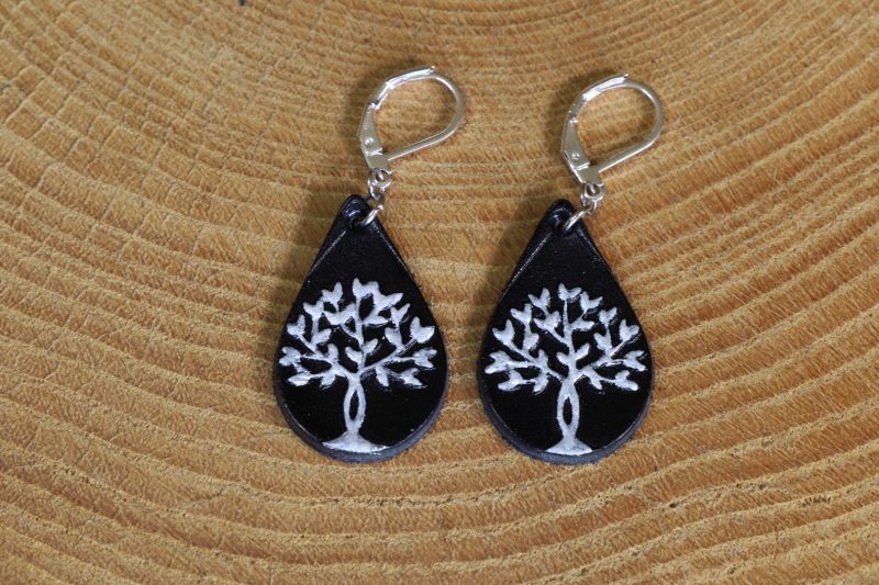 boucle d'oreilles gouttes d'eau arbre de vie noir argent, tannage végétal, l'âge du cuir, maroquinerie artisanale éthique et responsable, dordogne, france