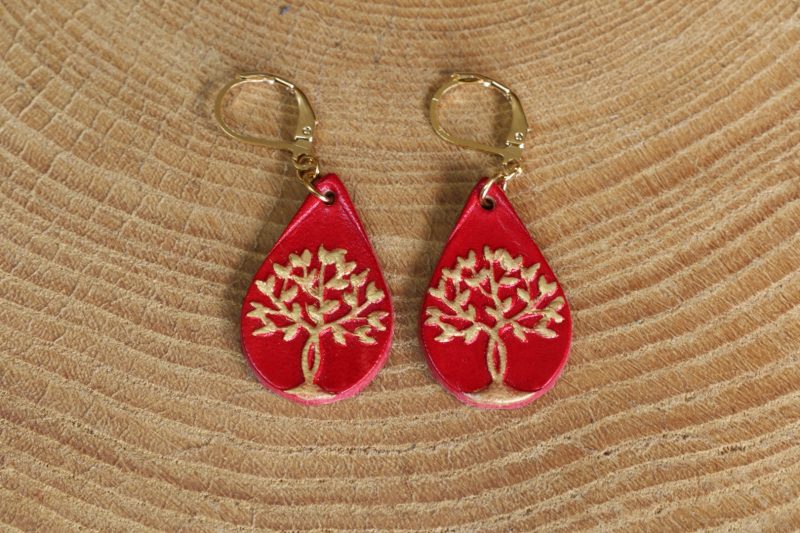 boucle d oreille arbre de vie rouge et or, l'âge du cuir, maroquinerie artisanale éthique et responsable, dordogne, france