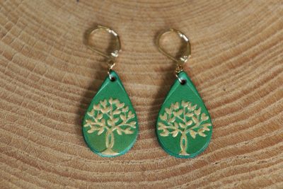 boucle d oreille arbre de vie vert et or, l'âge du cuir, maroquinerie artisanale éthique et responsable, dordogne, france