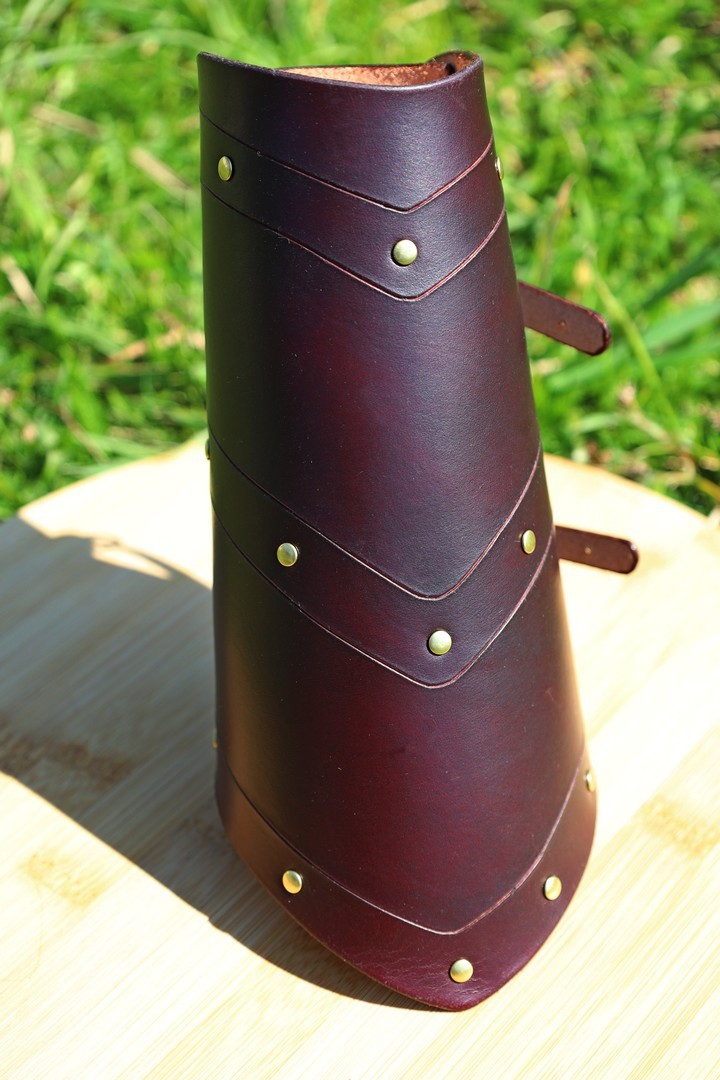 brassard cuir, cuir à tannage végétal, peau éthique, l'âge du cuir, maroquinerie artisanale et responsable, Dordogne, France