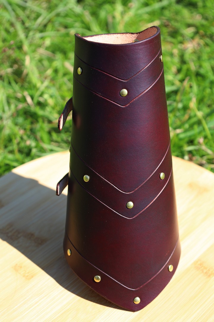 brassard cuir, cuir à tannage végétal, peau éthique, l'âge du cuir, maroquinerie artisanale et responsable, Dordogne, France