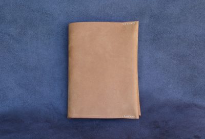 carnet couverture cuir A6, tannage végétal, l'âge du cuir, maroquinerie artisanale éthique et responsable, Dordogne, France