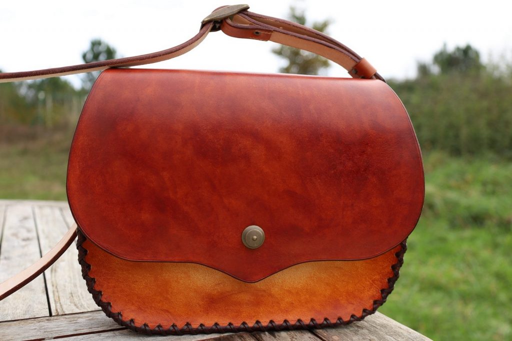 sac médiéval, tannage végétal, l'âge du cuir, maroquinerie artisanale éthique et responsable, Dordogne, France