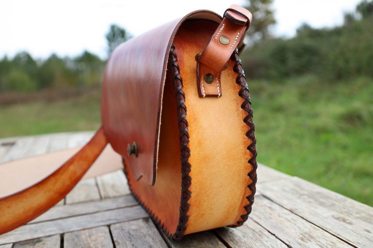 sac en cuir artisanal médiéval 4