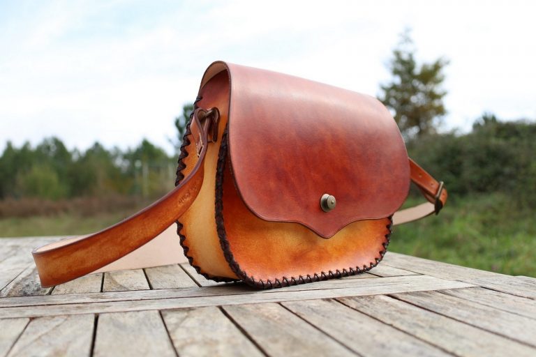sac en cuir artisanal médiéval