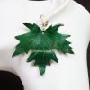 boucle d oreille feuille verte grand format, tannage végétal, l'âge du cuir, maroquinerie artisanale éthique et responsable, dordogne, france