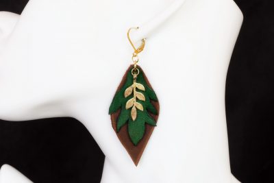 boucle d oreille feuille verte marron, tannage végétal, l'âge du cuir, maroquinerie artisanale éthique et responsable, dordogne, france