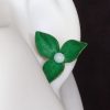 boucle d oreille fleur verte 3 pétales, tannage végétal, l'âge du cuir, maroquinerie artisanale éthique et responsable, dordogne, france
