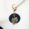 boucle d oreille noir feuille dans rond, tannage végétal, l'âge du cuir, maroquinerie artisanale éthique et responsable, dordogne, france