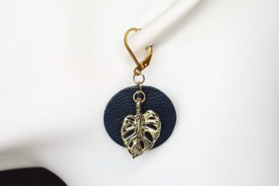boucle d oreille noir feuille dans rond, tannage végétal, l'âge du cuir, maroquinerie artisanale éthique et responsable, dordogne, france