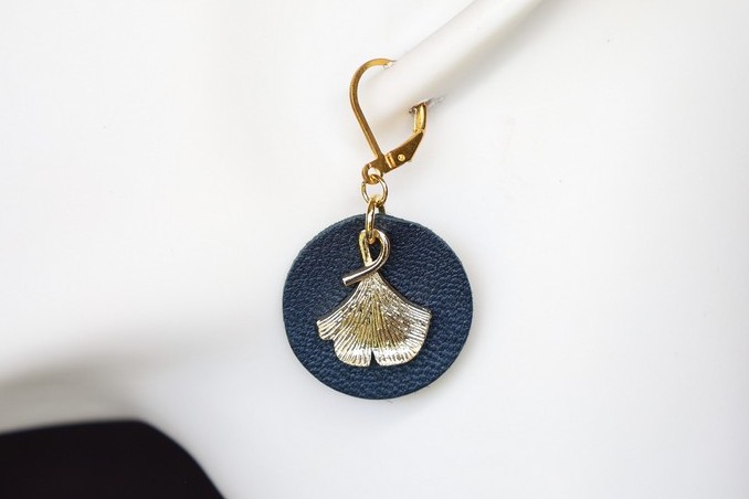 boucle d'oreille ginkgo, l'âge du cuir, maroquinerie artisanale éthique et responsable, dordogne, france