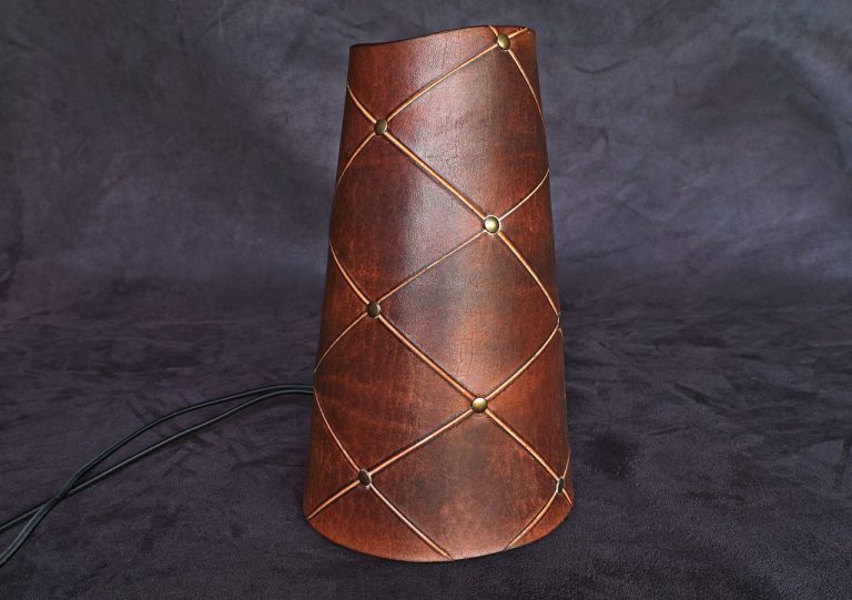brassard cuir Airgetham marron foncé, tannage végétal, l'âge du cuir, maroquinerie artisanale éthique et responsable, dordogne, france