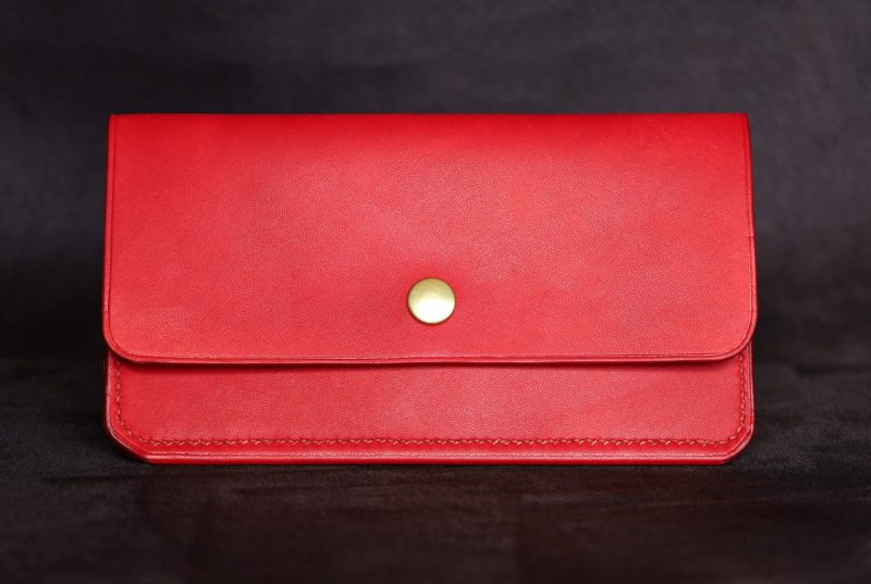 porte monnaie 3 compartiments rouge homme, tannage végétal, l'Âge du Cuir, maroquinerie artisanale éthique et responsable française, Dordogne