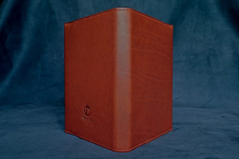 protege livre cuir, tannage végétal, l'âge du cuir, maroquinerie artisanale éthique et responsable, Dordogne, France