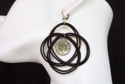 boucle d oreille arbre de vie nœud noir, tannage végétal, teintures naturelles, l'âge du cuir, maroquinerie artisanale éthique et responsable, dordogne, france