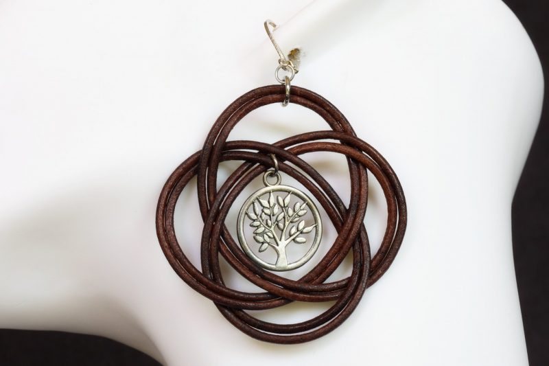 boucle d oreille arbre de vie noeud ronde marron, tannage végétal, l'âge du cuir, maroquinerie artisanale éthique et responsable, dordogne, france