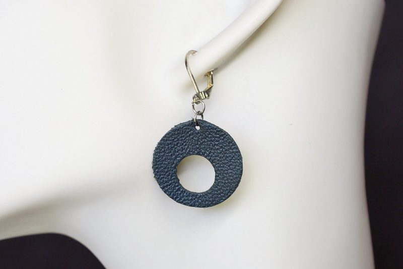 boucle d oreille bleu rond, l'âge du cuir, maroquinerie artisanale éthique et responsable, dordogne, france
