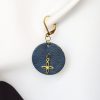 boucle d oreille bleu rond mini fleur 4 pétales, l'âge du cuir; maroquinerie artisanale éthique et responsable, dordogne, france