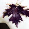 boucle d oreille feuille violette grand format, , tannage végétal, l'âge du cuir, maroquinerie artisanale éthique et responsable, dordogne, france