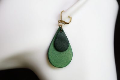 boucle d oreille goutte d eau verte, tannage végétal, l'âge du cuir, maroquinerie artisanale éthique et responsable, dordogne, france