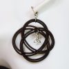 boucle d oreille nœud noir ronde triskel, tannage végétal, teintures naturelles, l'âge du cuir, maroquinerie artisanale éthique et responsable, dordogne, france