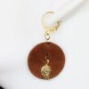 boucle d oreille ronde feuille marron, tannage végétal, l'âge du cuir, maroquinerie artisanale éthique et responsable, dordogne, france