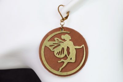 boucle d oreille ronde pendante marron fée, tannage végétal, l'âge du cuir; maroquinerie artisanale éthique et responsable, dordogne, france