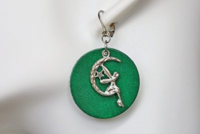 boucle d oreille verte rond fée, tannage végétal, l'âge du cuir; maroquinerie artisanale éthique et responsable, dordogne, france