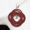 boucle d oreille rouge noeud ronde et triskel, tannage végétal, teinture naturelle,l'âge du cuir, maroquinerie artisanale éthique et responsable, dordogne, france