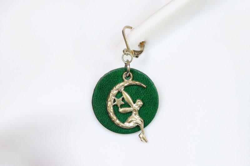 boucle d oreille verte ronde fée, tannage végétal, l'âge du cuir; maroquinerie artisanale éthique et responsable, dordogne, france