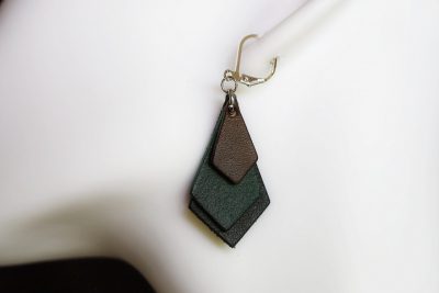 boucles d oreilles pendantes diamant verte noir marron, tannage végétal, l'âge du cuir, maroquinerie artisanale éthique et responsable, dordogne, france