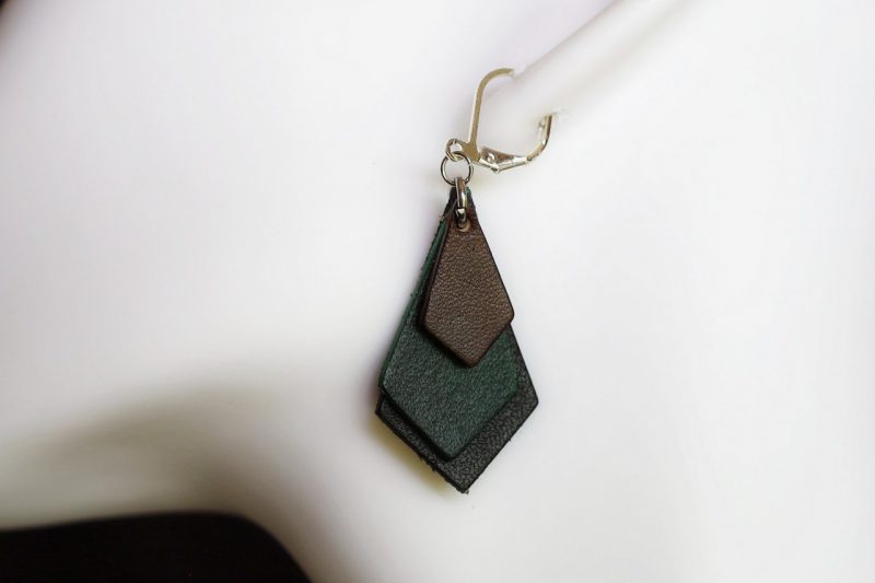 boucles d oreilles pendantes diamant verte noir marron, tannage végétal, l'âge du cuir, maroquinerie artisanale éthique et responsable, dordogne, france