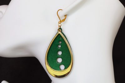 boucles d'oreilles pendantes goutte d'eau verte, tannage végétal, l'âge du cuir, maroquinerie artisanale éthique et responsable, dordogne, france