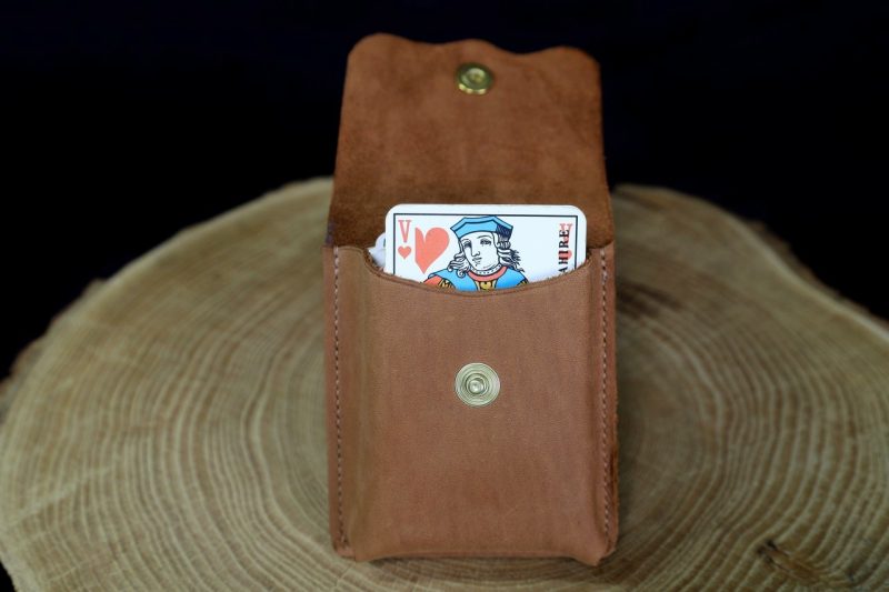 étui jeu de cartes, tannage végétal, l'âge du cuir, maroquinerie artisanale éthique et responsable, dordogne, france