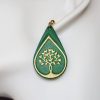 boucle d oreille arbre de vie pendante verte, tannage végétal, l'âge du cuir, maroquinerie artisanale éthique et responsable, Dordogne, France