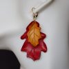 boucle d oreille feuille de chêne pendante rouge et jaune, tannage végétal, l'âge du cuir, maroquinerie artisanale éthique et responsable, Dordogne, France